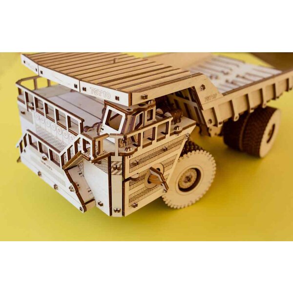 Kit de maquette 3D en bois - Tobereau automoteur BelAZ-75710