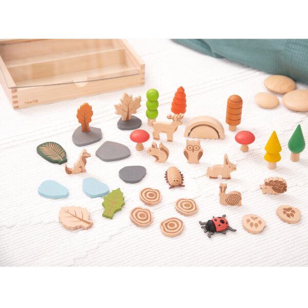 Set di 37 figure in legno a tema forestale