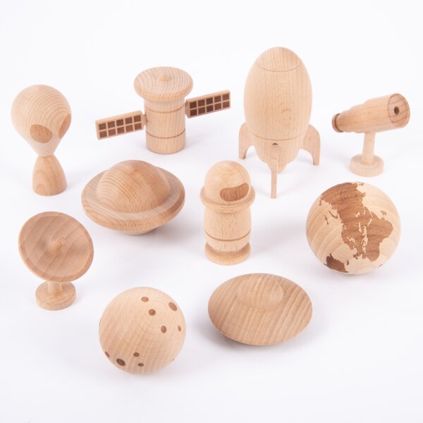 Set of 10 wooden space figures and objects