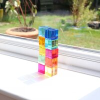 </p>Set di 10 cubi di pietre preziose acriliche solide in 10 colori diversi e un vassoio in legno a specchio. </p>
