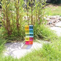 </p>Set di 10 cubi di pietre preziose acriliche solide in 10 colori diversi e un vassoio in legno a specchio. </p>