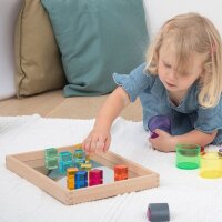 </p>Set di 10 cubi di pietre preziose acriliche solide in 10 colori diversi e un vassoio in legno a specchio. </p>