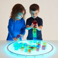 </p>54 cubi di plastica trasparente di diverse dimensioni e colori.</p>