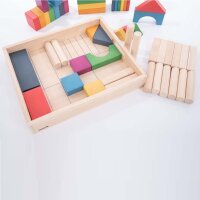 </p>Contiene un totale di 54 grandi blocchi di legno lisci con design tradizionali e un mix di colori naturali e arcobaleno.</p>