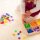 Set di 96 forme di insetti in plastica colorata e traslucida, inclusa scatola portaoggetti
