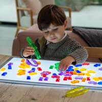 Lot de 72 figurines de voitures en plastique translucide et color&eacute; dans une bo&icirc;te de rangement
