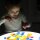 Set di 72 conchiglie colorate e traslucide e creature marine in plastica in una scatola portaoggetti