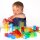 Set con oltre 630 elementi acrilici colorati e traslucidi e corde, inclusa scatola portaoggetti e istruzioni per le attivit&agrave;.