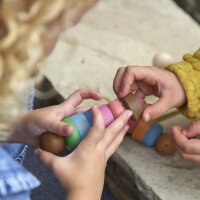 Set con 5 figure in legno colorate da avvitare insieme per giochi di gruppo e di ruolo, inclusa borsa portaoggetti