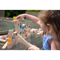 Coffret de 83 blocs de construction en bois et &eacute;l&eacute;ments en pierres pr&eacute;cieuses acryliques &ndash; y compris un plateau avec base miroir