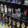 Display da parete in acrilico per 40 minifigure LEGO&reg; (con sfondo nero)