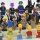 Pr&eacute;sentoir en acrylique pour 40 figurines LEGO&reg; (avec base blanche et tenons)