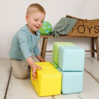Soft building block set with 6 foam cubes in 3 colors