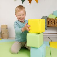 Soft building block set with 6 foam cubes in 3 colors