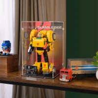 Pr&eacute;sentoir en acrylique pour LEGO&reg; 10338 Transformers: Bumblebee (avec image darri&egrave;re-plan et base noire)