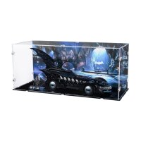 Acryl-Display f&uuml;r LEGO&reg; 76304 Batman Forever Batmobil X  (Mit Hintergrundbild & schwarzem Boden)