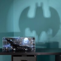 Acryl-Display f&uuml;r LEGO&reg; 76304 Batman Forever Batmobil X  (Mit Hintergrundbild & schwarzem Boden)