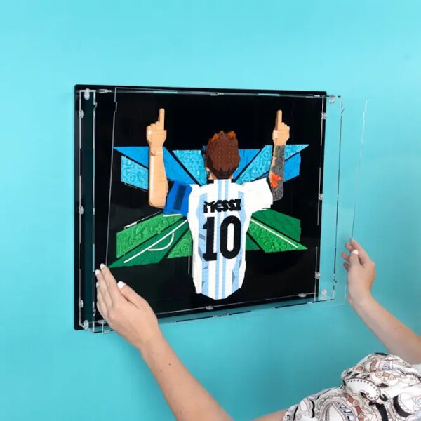 Acrylic wall display for LEGO&reg; 43018 Lionel Messi &ndash; Celebration (with black background)