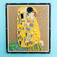 Display da parete in acrilico per LEGO&reg; 31221 Gustav Klimt - Il bacio (con sfondo nero)