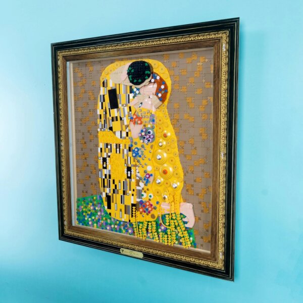 Acrylic wall display for LEGO&reg; 31221 Gustav Klimt - he Kiss (Acrylic frame in Baroque style design)